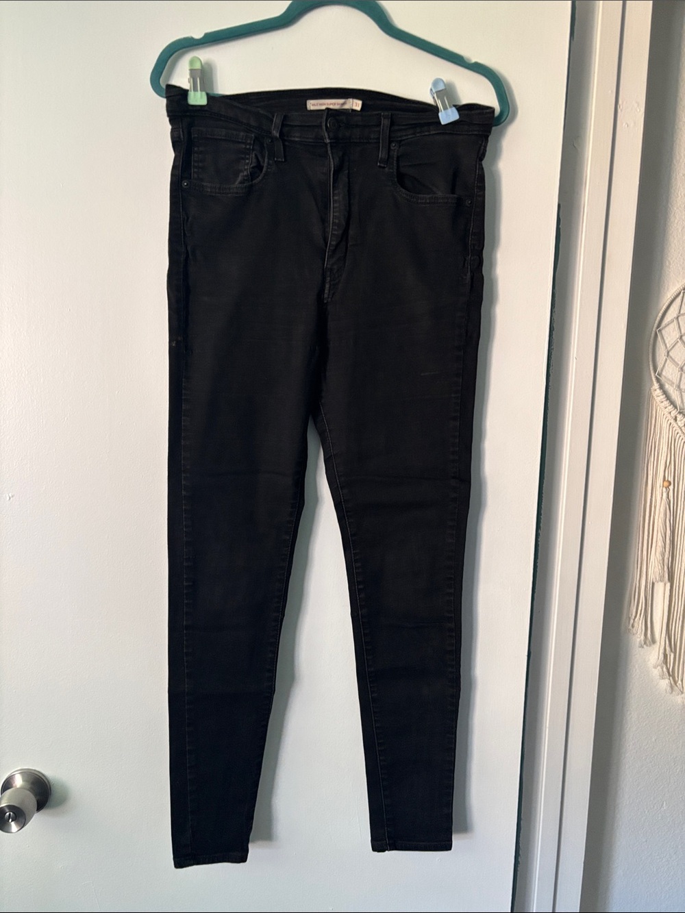 Stretch High-Rise Black Skinny Jeans Levi’s Mile High Super Skinny